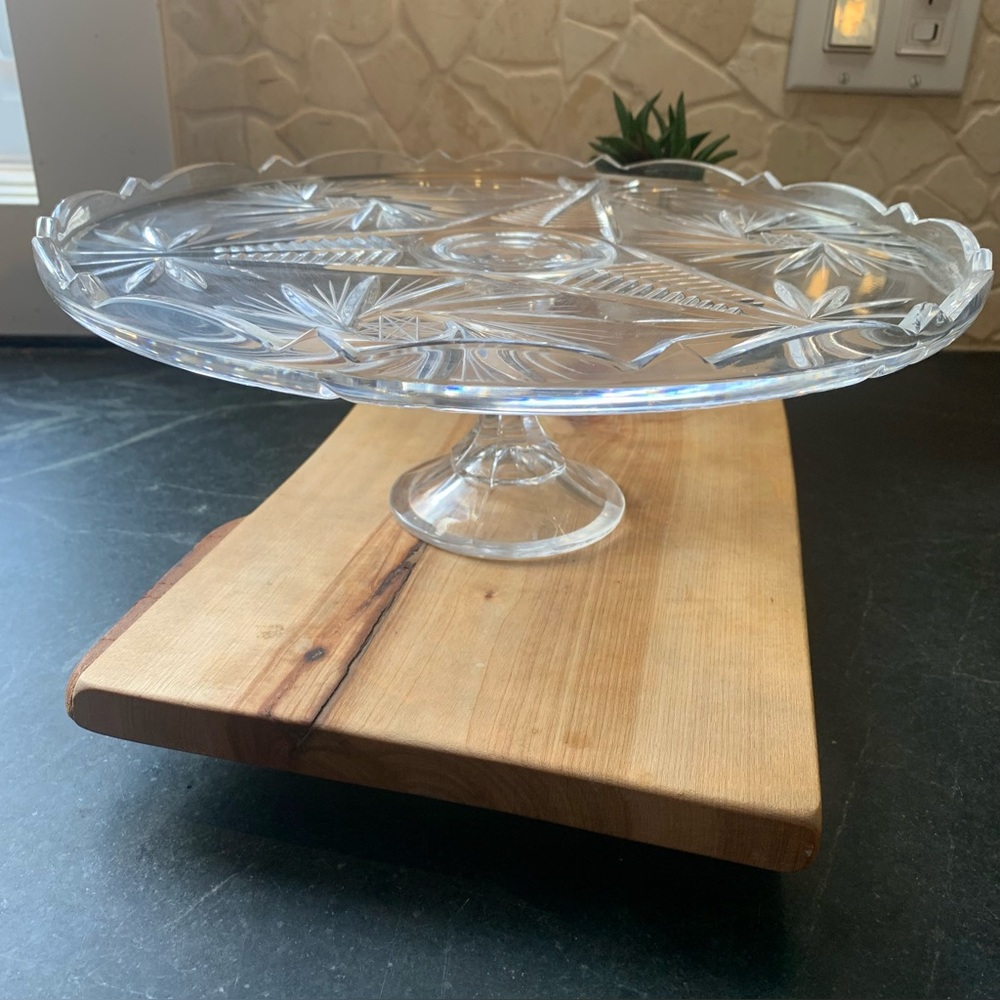 BOHEMIA | Vintage Crystal Raised Cake Pedestal |